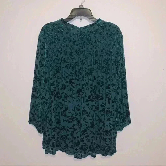 Women’s Plus Velvet Smocked Bust Flowy Floral Holiday Blouse Size 2X - Picture 1 of 11
